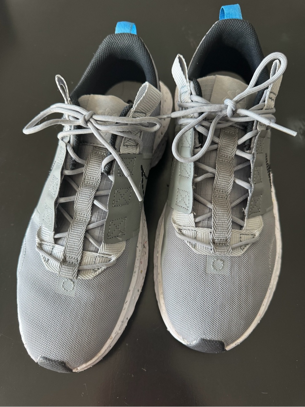 Nike Men's Light Grey Athletic Sneakers with Blue Heel Tabs